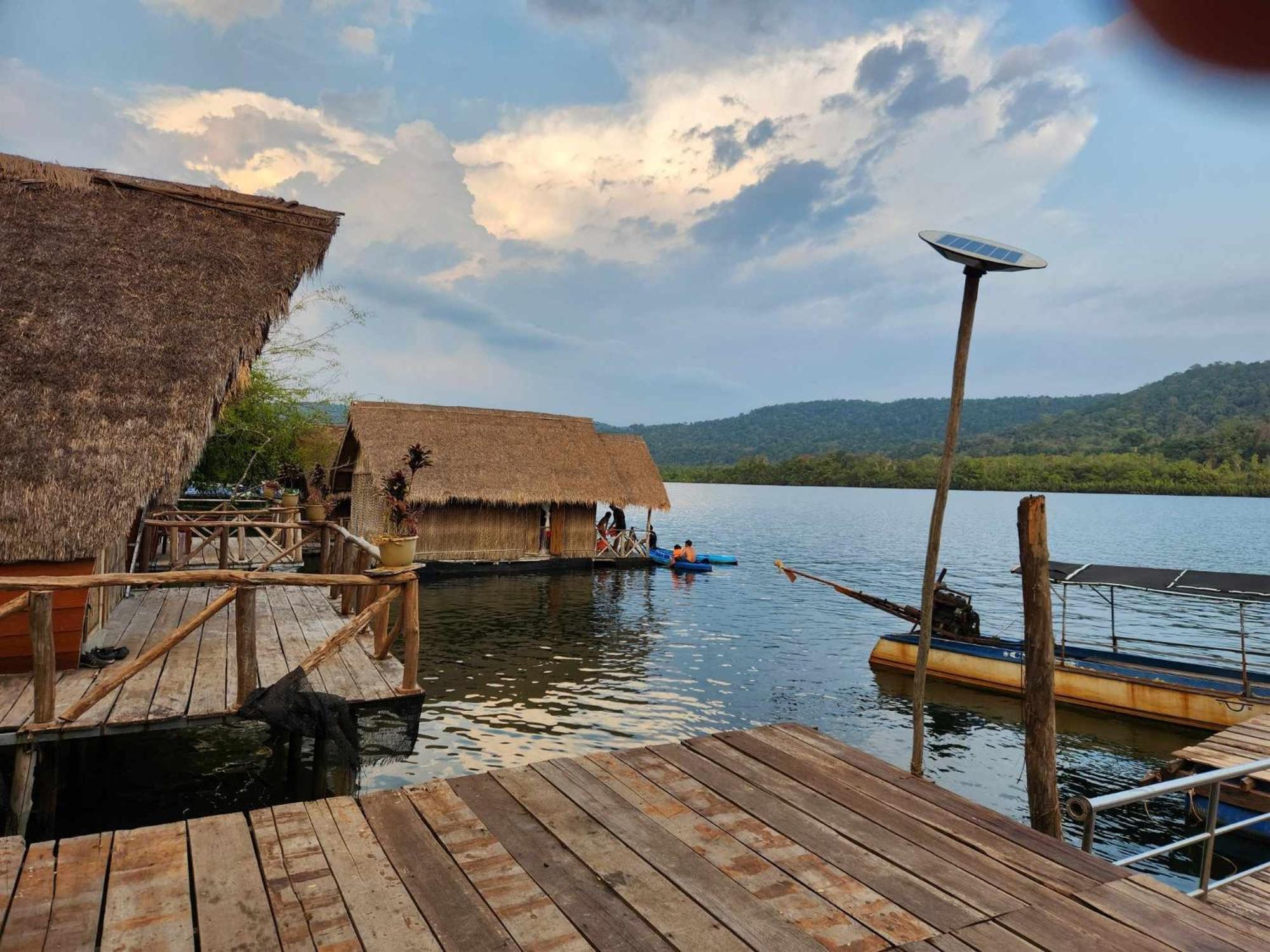 Villa The Floating House à Krŏng Kaôh Kŏng Extérieur photo